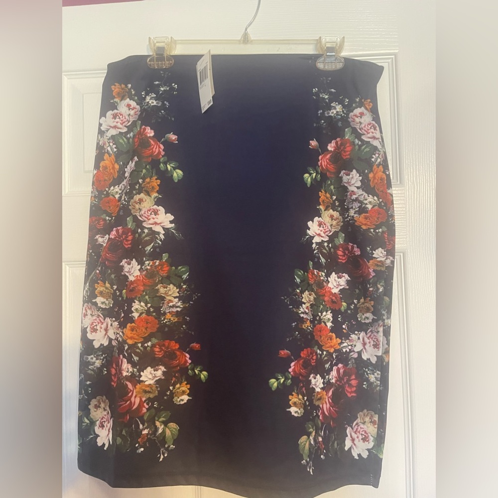 Women’s Skirt.  Navy Blue with Floral accents.  Size L